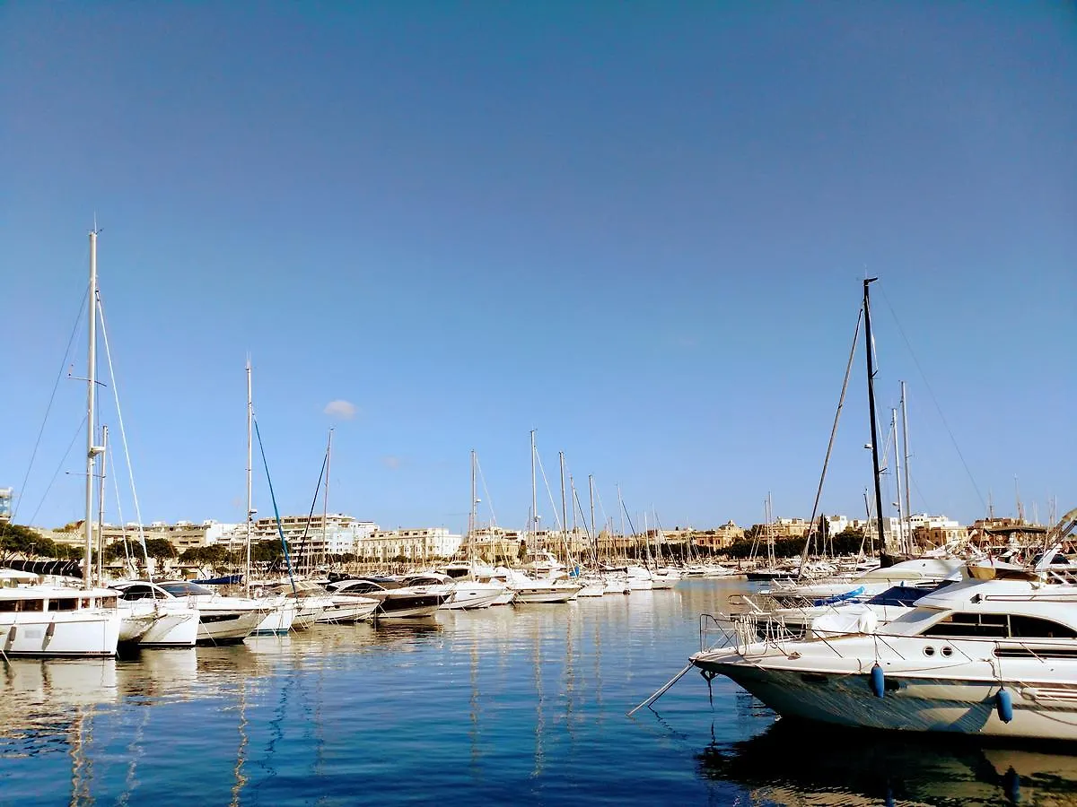 Charming Rooms With A Seaview Sliema Malte