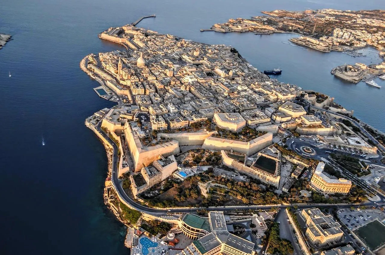 Charming Rooms With A Seaview Sliema
