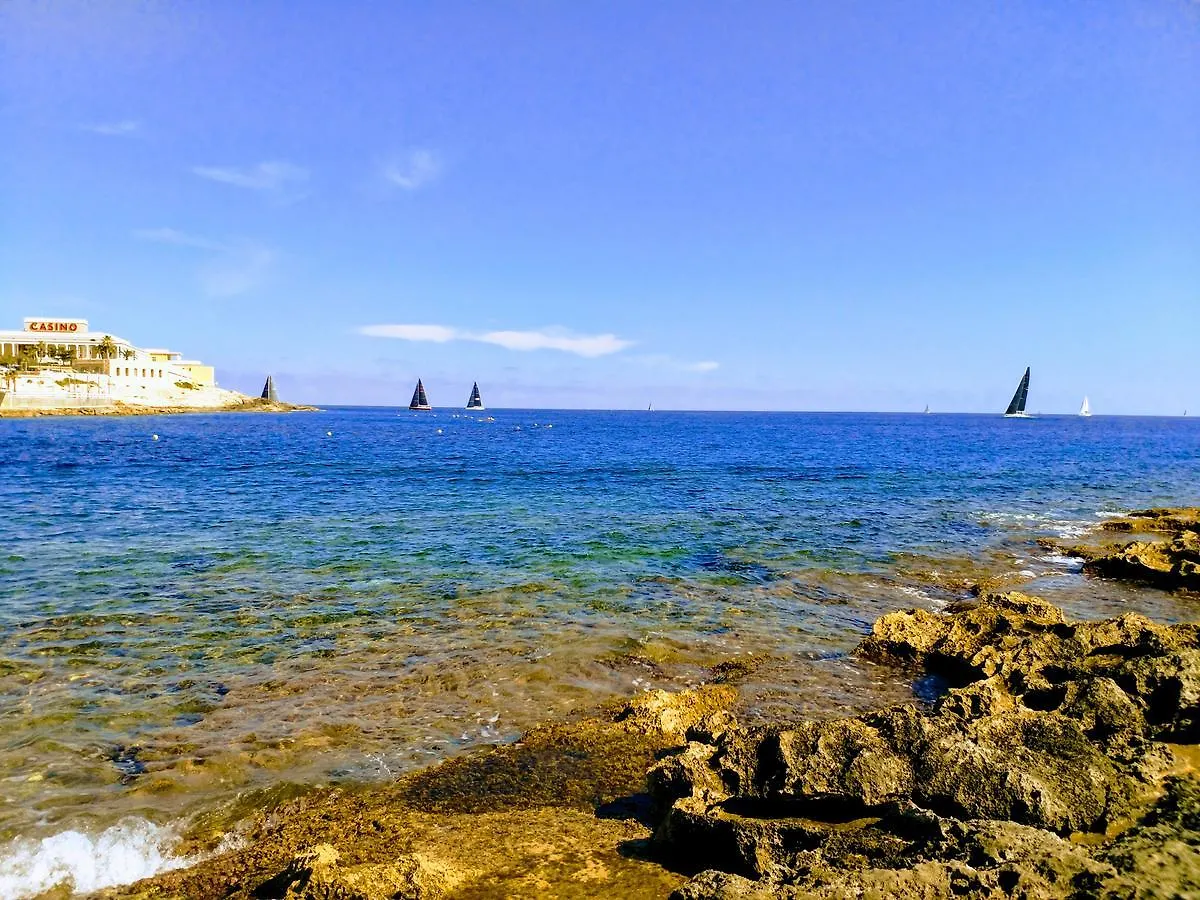 Charming Rooms With A Seaview Sliema 0*,